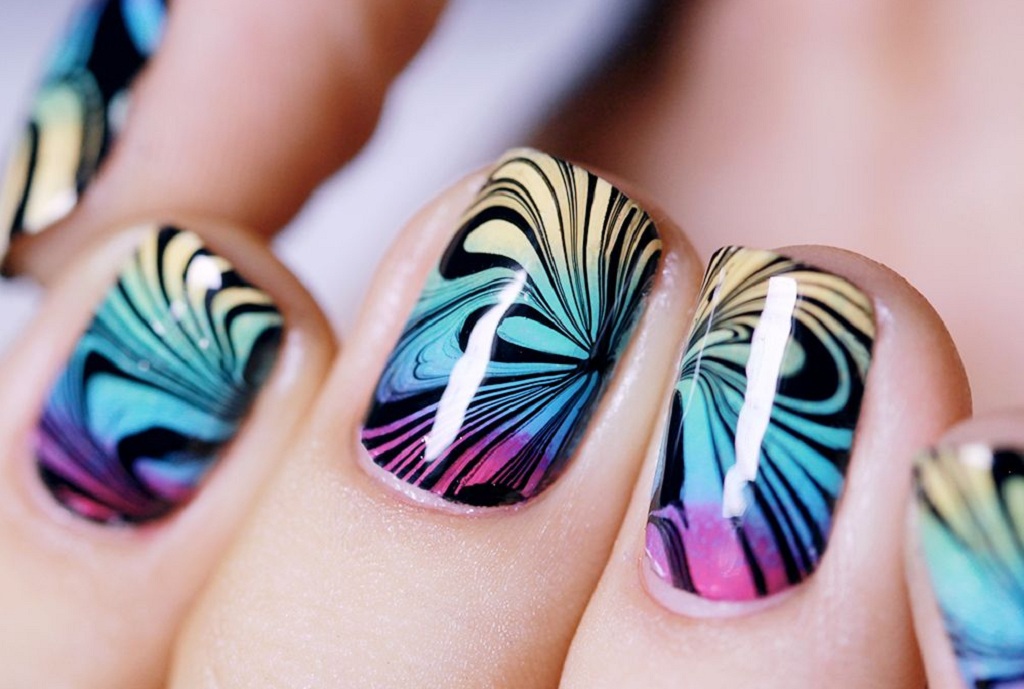 The Cheese Thief: How to Water Marble Nails and Christmas Ornaments